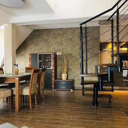 Horec With Parking In The Garage Apartment *