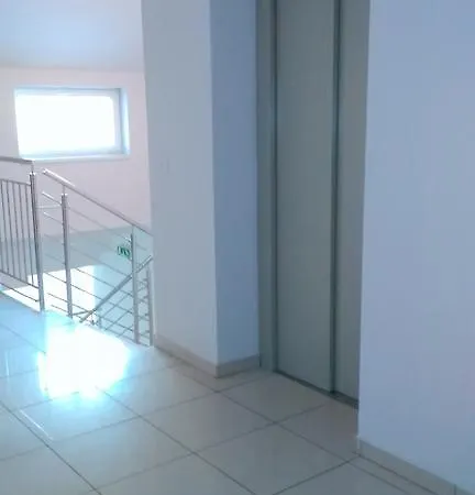 Horec With Parking In The Garage