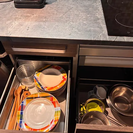 Horec With Parking In The Garage 아파트