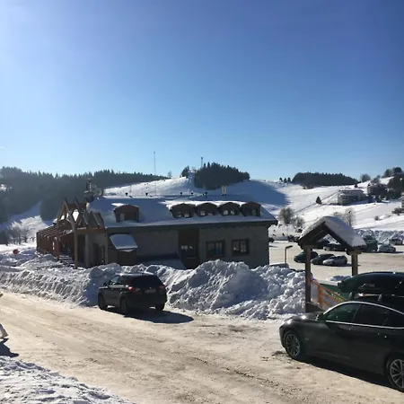 Horec With Parking In The Garage Apartment *