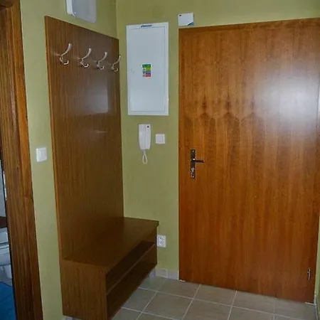 Horec With Parking In The Garage Apartment *