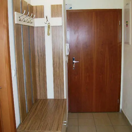 Horec With Parking In The Garage Apartment